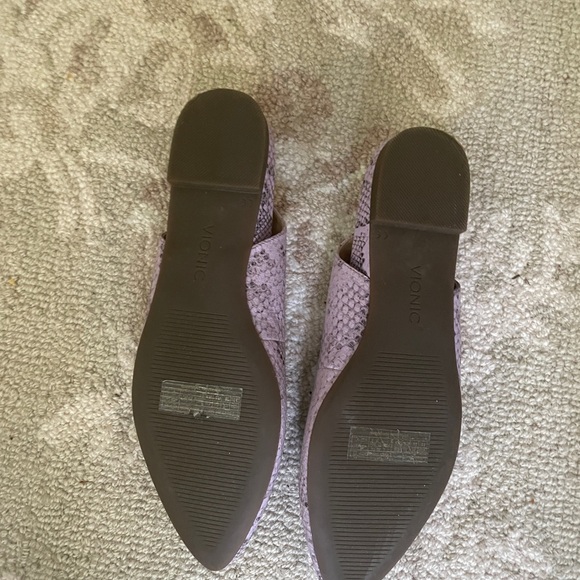 Vionic Women's Snakeskin Pattern Sandals - purple/gray - Picture 7 of 7